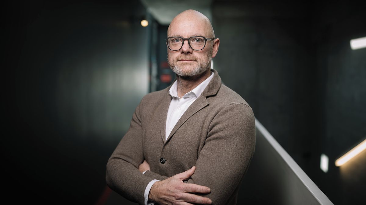 Zkrácení školního roku komplikuje plány některým učitelům