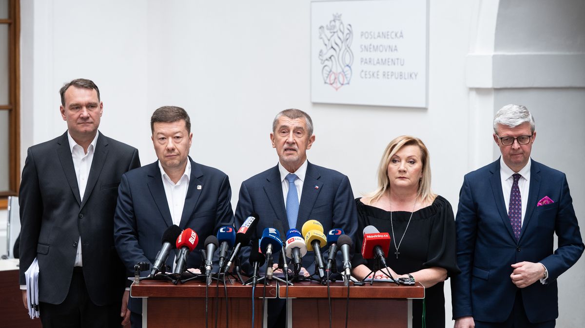 Vyhrocené jednání poslanců o armádě a obraně. Co rozlítilo opozici
