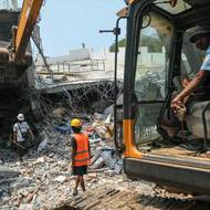 Otřesy v mnoha oblastech vedly ke zřícení budov a způsobily i další rozsáhlé škody. (Mandalaj, 29. března.)