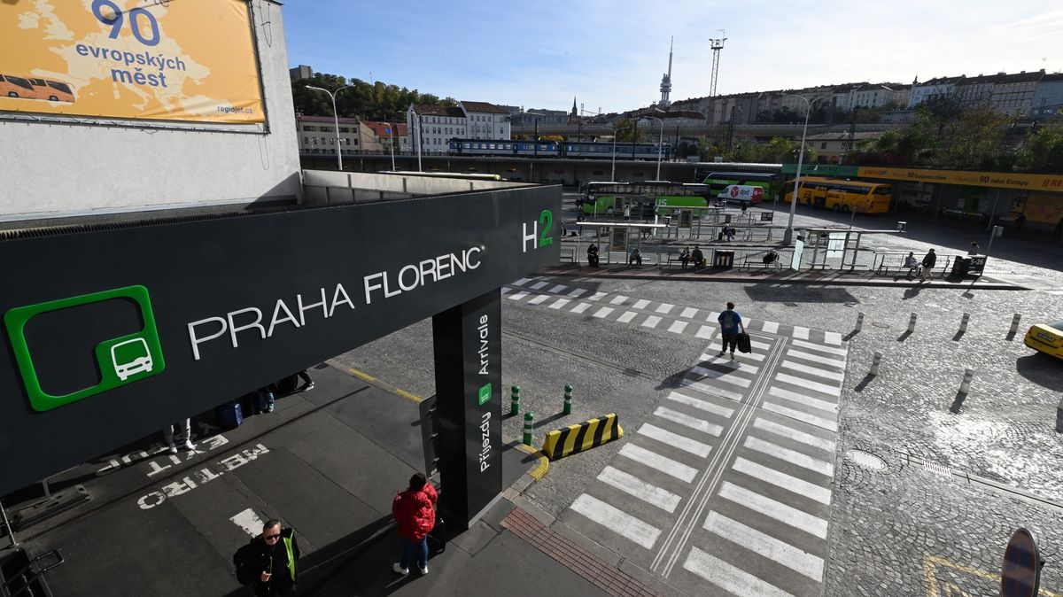 Autobusové nádraží na Florenci Pentě vydělává. Nechá si ho, jen ho posune