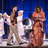 Lukáš Bařák jako Lescaut, Ghiulnara Raileanu v roli Manon a balet Opery Národního divadla.