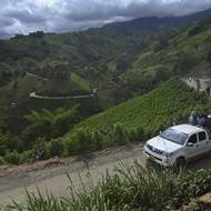 V říjnu zahájil kolumbijský prezident Gustavo Petro operaci Persius s cílem získat zpět kontrolu nad oblastí a zajmout vůdce EMC. Operace však utrpěla řadu ponižujících a smrtelných neúspěchů.