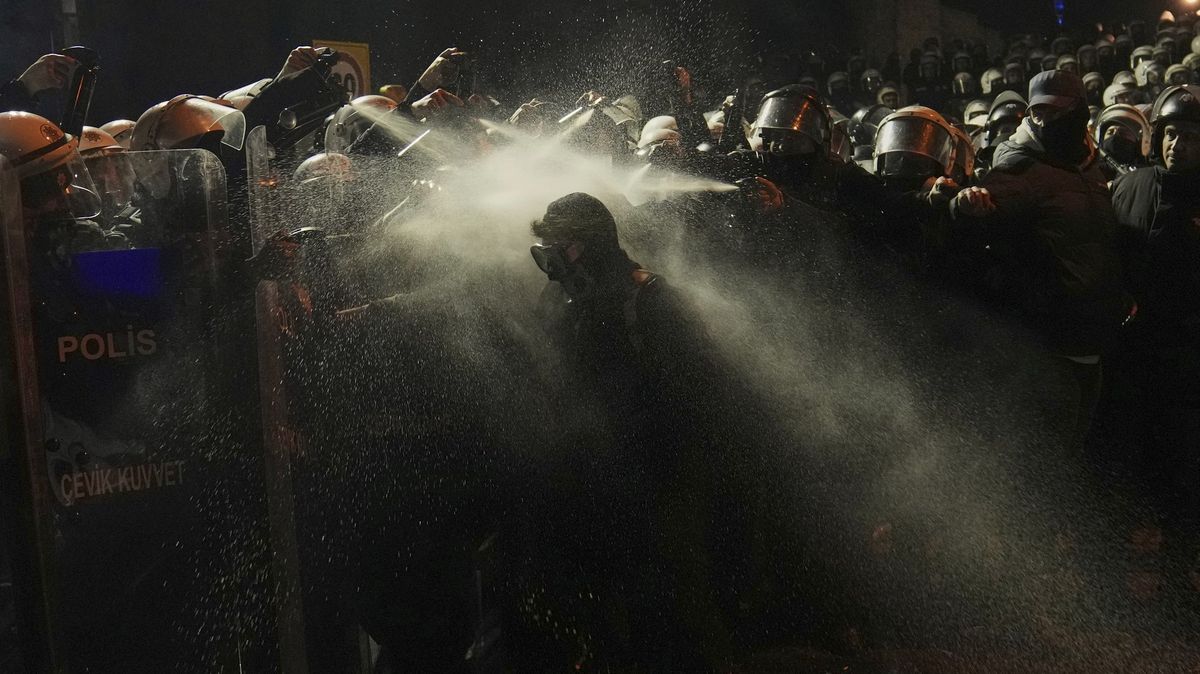 Uvězněný starosta Istanbulu vyzval spoluobčany k masovým protestům