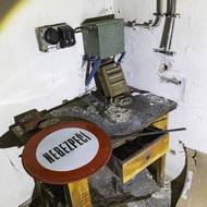 Nacházelo se tu velitelské zázemí pro obsluhu dráhy…