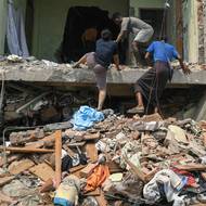 Vojenská vláda v pátek v několika regionech vyhlásila stav nouze. (Mandalaj, 28. března.)