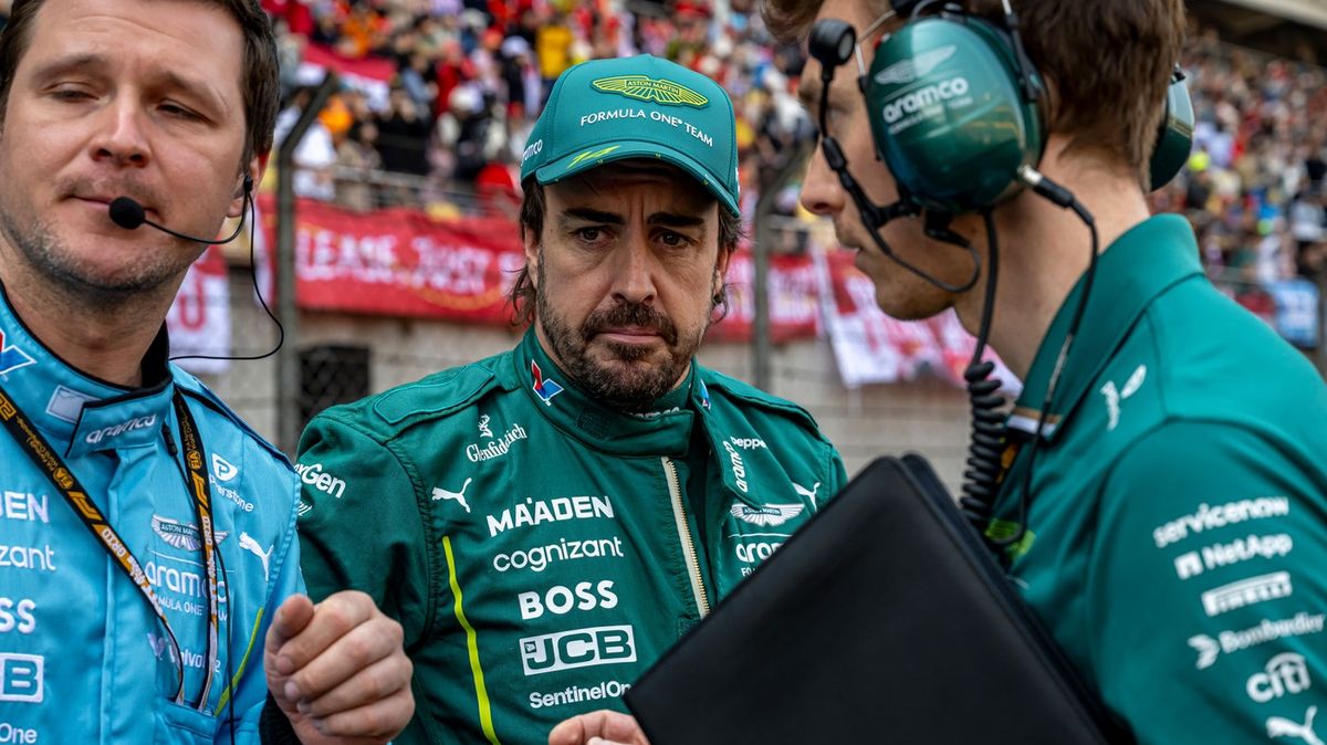Staří rivalové jsou už v důchodu. Pedant Alonso ale nestárne, patří do F1
