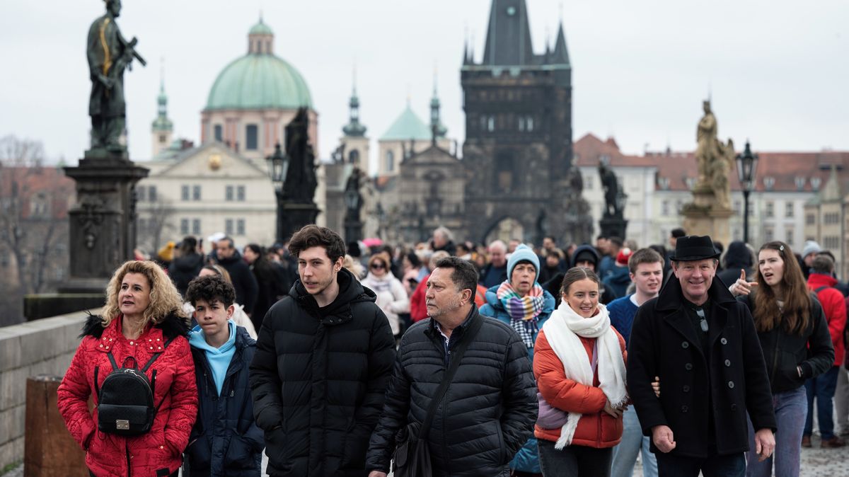 Počet obyvatel Česka klesl, nevyrovnala to ani migrace