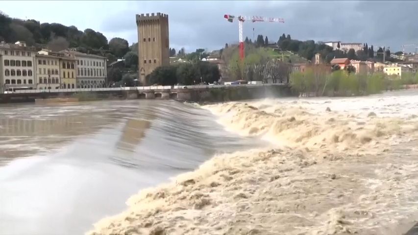 Video: Sever Itálie trápí záplavy, varování platí i ve Florencii