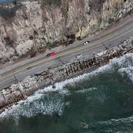 V místech, kde dřív stávala malá, jednopatrová nákupní centra a parkoviště, by mohli místní chodit do obchodů a kaváren v přízemí kancelářských budov - ve stylu evropských měst. Velkoměsto by mohlo začít stavět do výšky, což by přineslo dostupnější bydlení v bezpečnějších centrálních čtvrtích. (20. března)