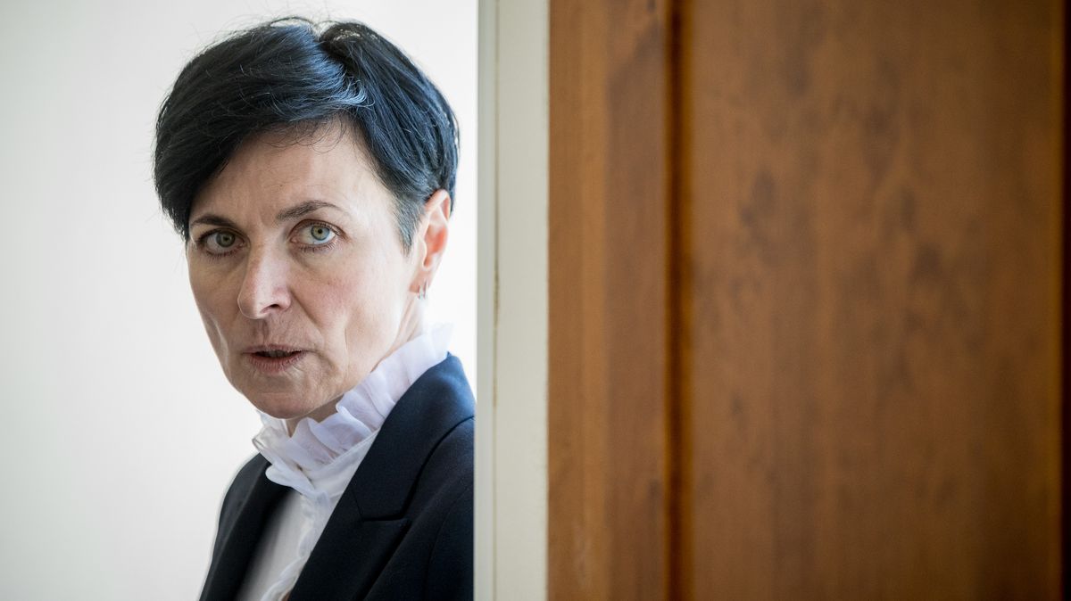 Poslední případ Lenky Bradáčové. Chce poslat kolegyni za mříže
