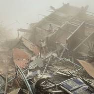 Zemětřesení o síle 7,7 stupně udeřilo v pátek kolem 12:50 místního času.  (Mandalaj, 28. března.)