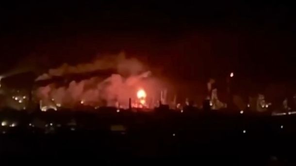 Video: Další hořící rafinerie. Podnik v Ufě dodává ruské armádě