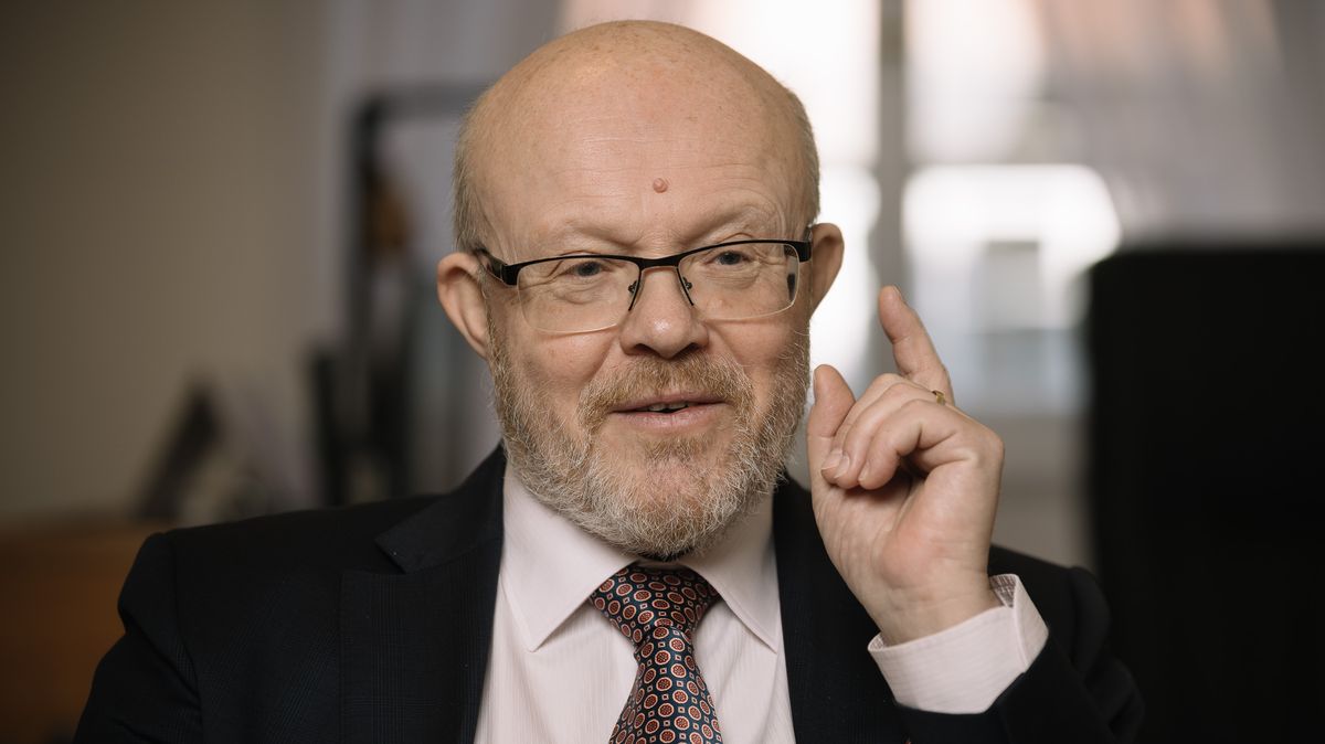 Nevím, co dělá, tvrdil Válek. S přítelem z golfu přitom řešil IT byznys