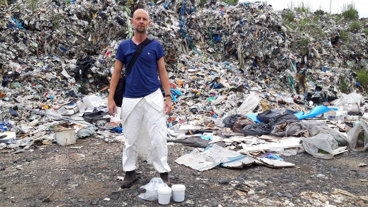 Dovoz německého odpadu zpětinásobil. Snadno u vás mizí, říká německý novinář