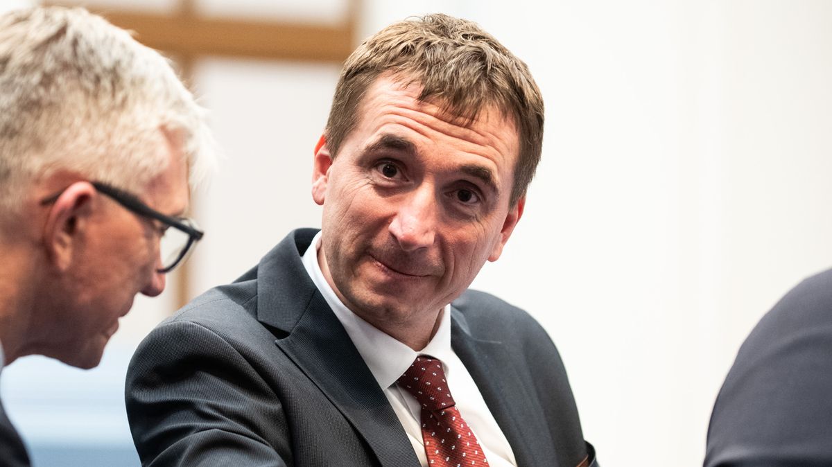 Senátoři ze stolu smetli kontroly solárů. Vlček chce novelu ještě projednat