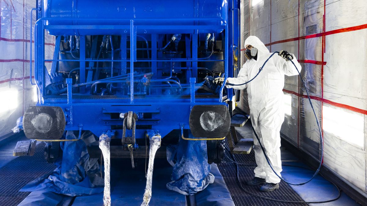 Očím skryto: 130 tisíc tun oceli. Tady se opravují vagóny z celé Evropy