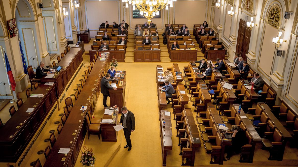Mimořádná schůze Sněmovny k bezpečnosti, ekonomice a médiím bude 16. dubna