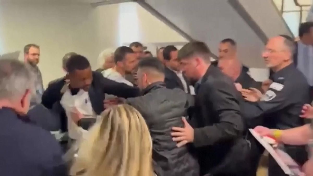 Video: Ochranka v Knesetu zasáhla proti blízkým obětí ze 7. října