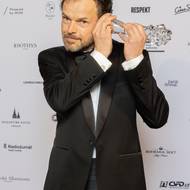 Nejlepší zvuk měly Vlny díky Viktoru Ekrtovi. Žena mu doma říkala, že když si připraví řeč, určitě to nedostane. „Bál jsem se ji připravit, ale připravil jsem si ji,“ řekl, načež poděkoval kolegům.