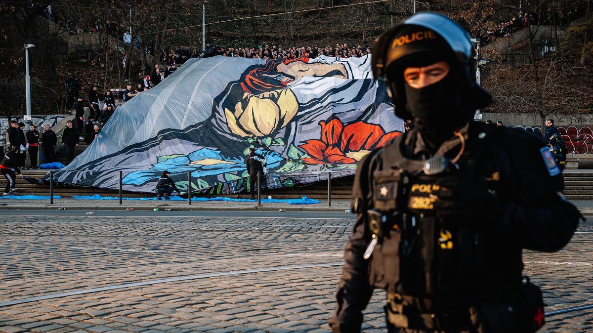 Nepřiměřený zásah, stěžují si fans Slavie. Útočili na nás, kontruje policie