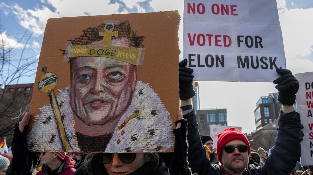 Naštvaní voliči se ozývají. Demokraté zatím marně hledají téma proti Trumpovi