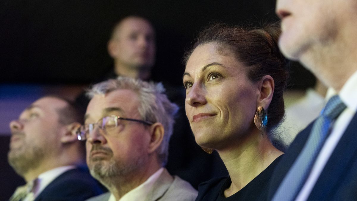Kdo nahradí Blažka? Mezi politiky se nejčastěji objevuje jméno Evy Decroix