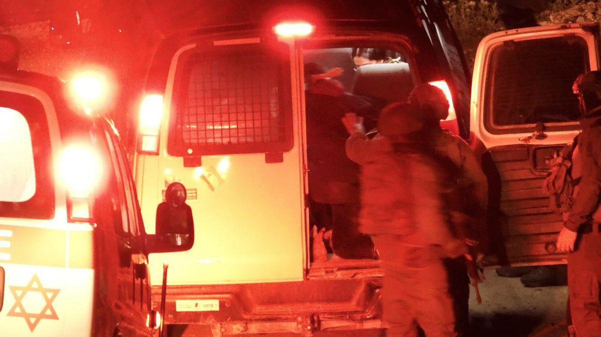 Židovští osadníci napadli oscarového režiséra. Zraněného ho zatkla policie