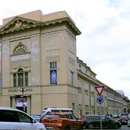 Pražský dům U Hybernů v aukci získal slovenský miliardář Milan Fiľo. Nabídl vyvolávací cenu 447 milionů korun.