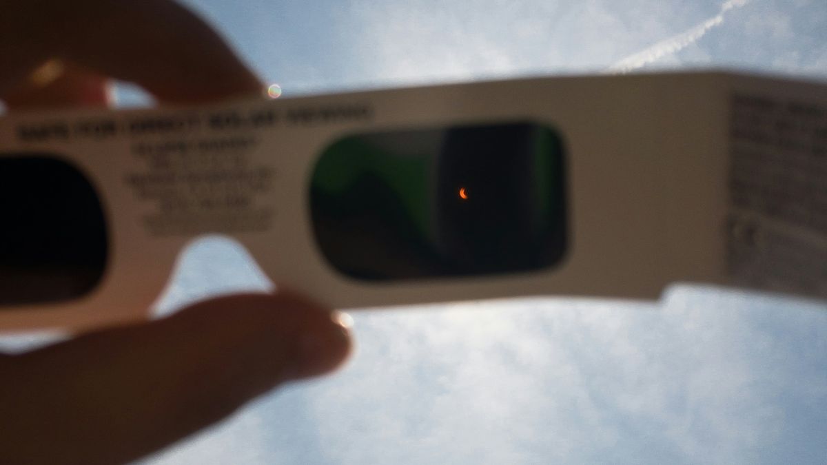 Poslední březnovou sobotu bude částečné zatmění Slunce. Kdy a kde ho uvidíte?