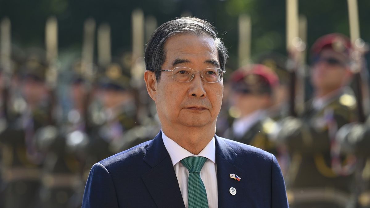 Jihokorejský ústavní soud zrušil odvolání Han Duk-soa, bude opět prezidentem