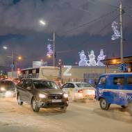 Kategorie Dlouhodobý projekt:  Aliona Kardašová (DOCKS Collective) pro časopis Stern.

Faktický zákaz kritických médií a potlačování protiválečných protestů vytvořily v Rusku alternativní realitu s vlastním pohledem na to, co Kreml nazývá „speciální vojenskou operací“ na Ukrajině namísto plnohodnotné invaze. 

(Písmeno Z, které se stalo symbolem veřejné podpory ruské invaze na Ukrajinu, září mezi vánočními ozdobami. 29. prosince 2022 v ruském Tomsku.)