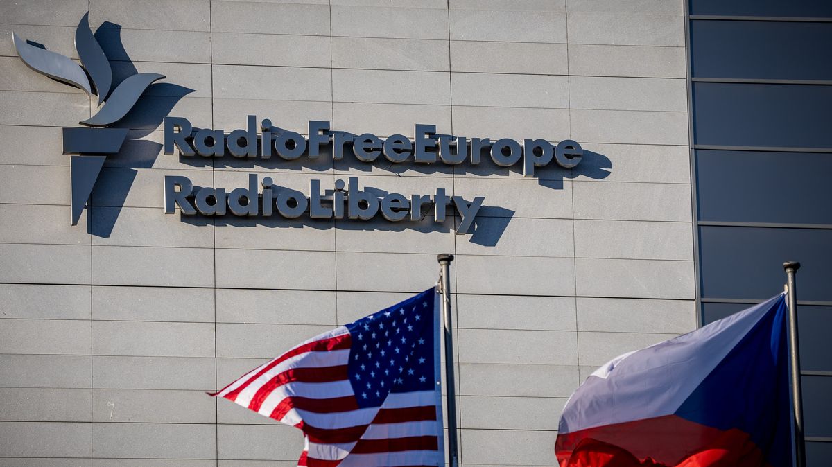 Rádio Svobodná Evropa neuspělo u soudu se snahou získat fondy na dubnový provoz