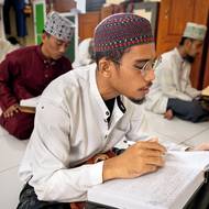 Absolventi školy se nejčastěji uplatňují jako islámští učitelé, kazatelé a misionáři, zakládají nové školy nebo šíří islám v Indonésii a v zahraničí. Někteří se věnují podnikání v halal sektoru či pracují v islámských institucích.