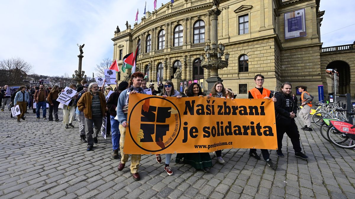 V centru Prahy lidé demonstrovali proti vzestupu krajní pravice