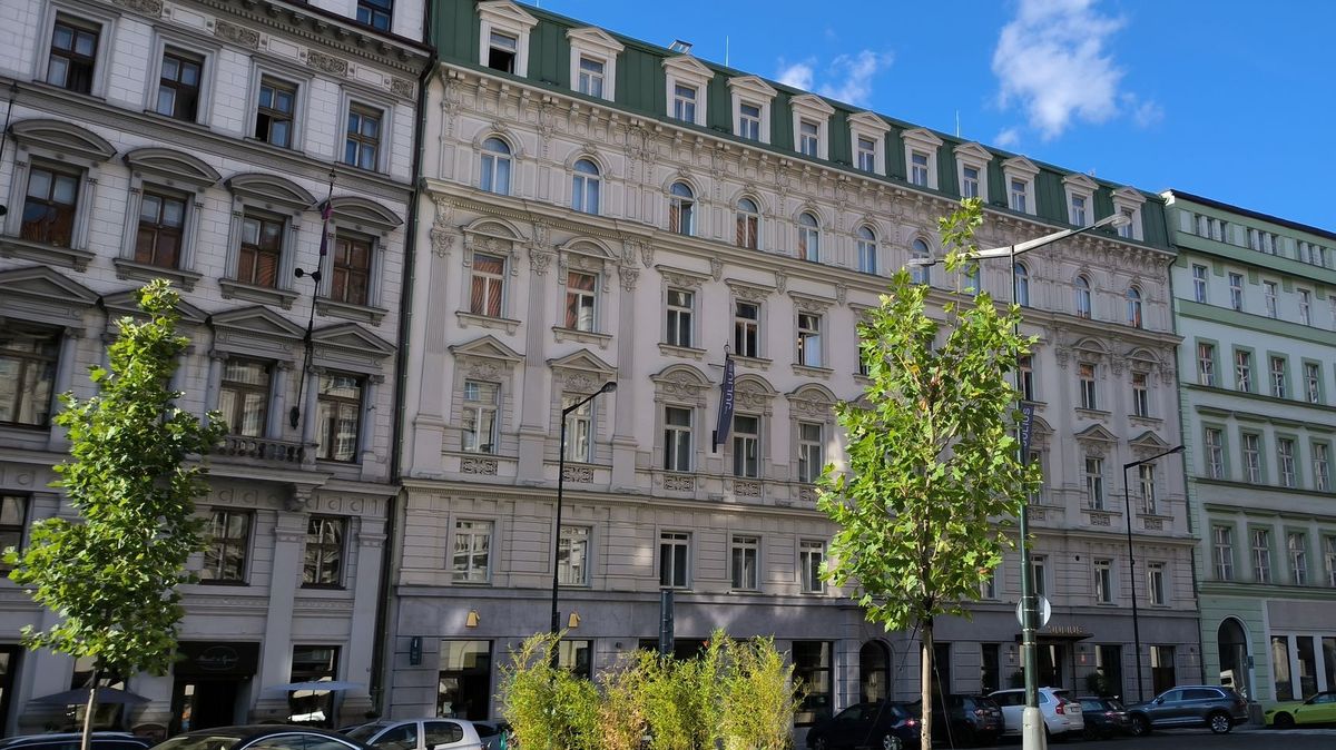 J&T Banka půjčila přes půldruhé miliardy na hotelový byznys rodiny Meinlů