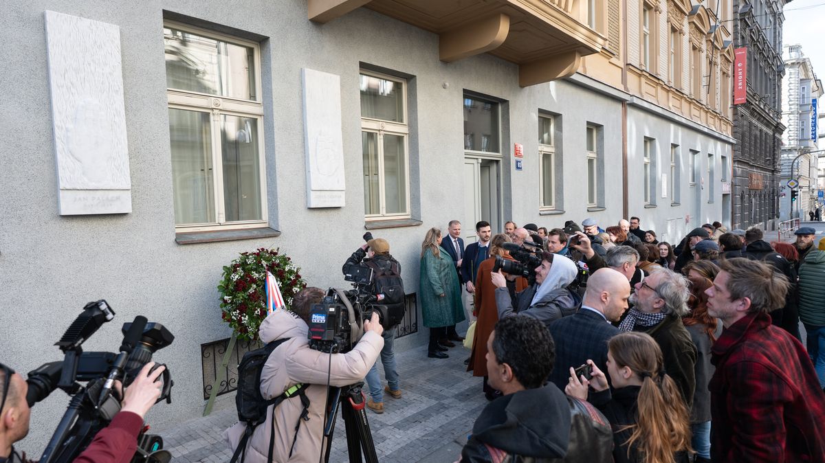 Ze ztýraných mužů prominentní pacienti. Toufara a Palacha připomíná nový pomník