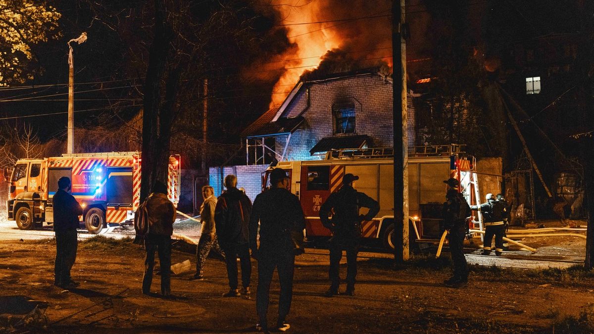 Ruský útok na Dnipro podle ukrajinských úřadů zabil dvě ženy a zranil 16 lidí