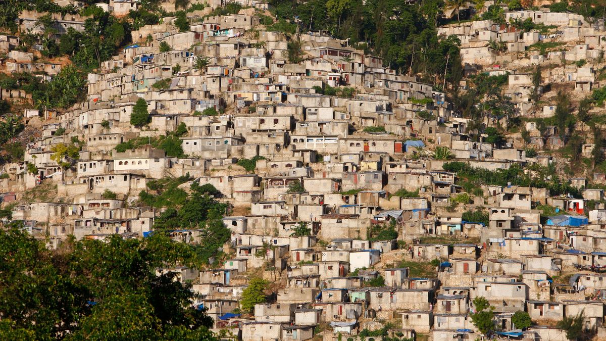 Násilí gangů a rostoucí skepse. Haiti se blíží „bodu, z něhož není návratu“