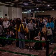 Výpadek proudu zaznamenali i v Portugalsku a v oblastech ve Francii sousedících se Španělskem. 


(Vlakové nádraží Sants během rozsáhlého výpadku proudu ve španělské Barceloně, 28. dubna.)