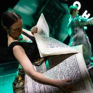 Na fotografii z inscenace Don Quijote – Pustá země, která má tuto středu premiéru v pražské Státní opeře, je Denisa Barešová.