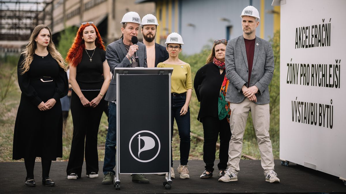 Piráti slibují miliardy na nové byty. Chtějí být třetí nejsilnější stranou