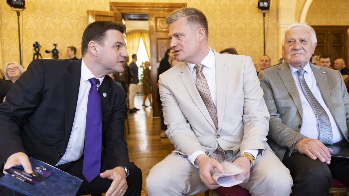 Návrat klausovské politiky. Kdo bude v diplomacii tahat za nitky