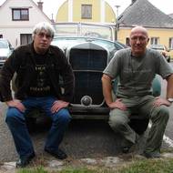 Badatel Čvančara s novinářem Gazdíkem, autorem tohoto článku. Fotografie před rekonstrukcí vozu.