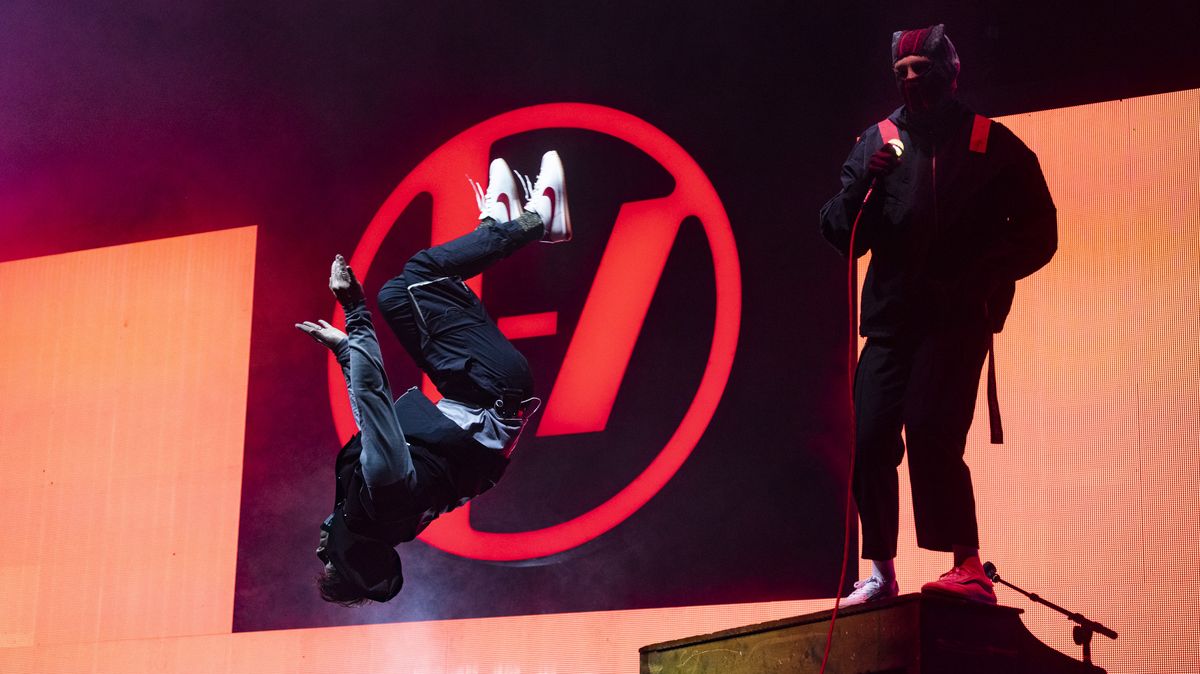 Výbuchy i teleport. Twenty One Pilots dopřáli Praze show jako z Hollywoodu