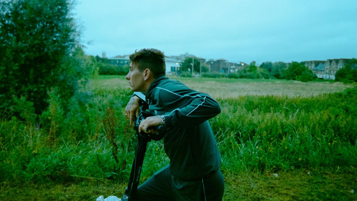 Ptáče je intenzivní film, po kterém zůstane vzpomínka na vítr v trávě