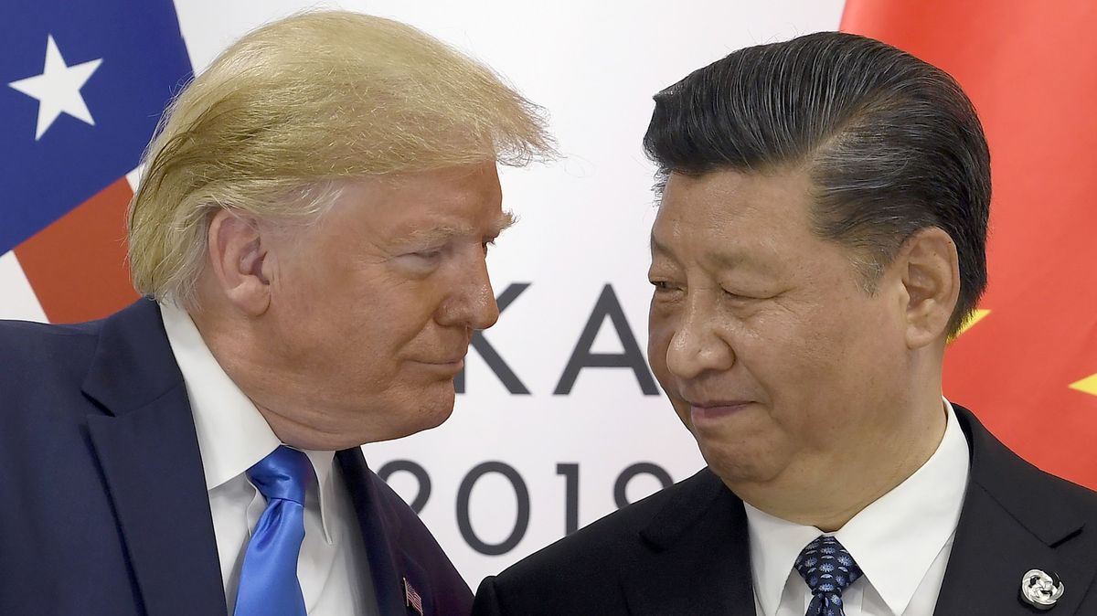 Čína se na obchodní válku s USA nachystala. S jakými kartami hraje?