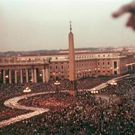 Svatopetrské náměstí během pohřbu papeže Pia XII., v říjnu 1958.