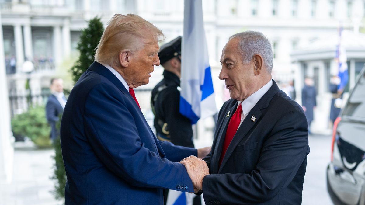 Sliby chyby. Na Trumpův mír Blízký východ stále čeká