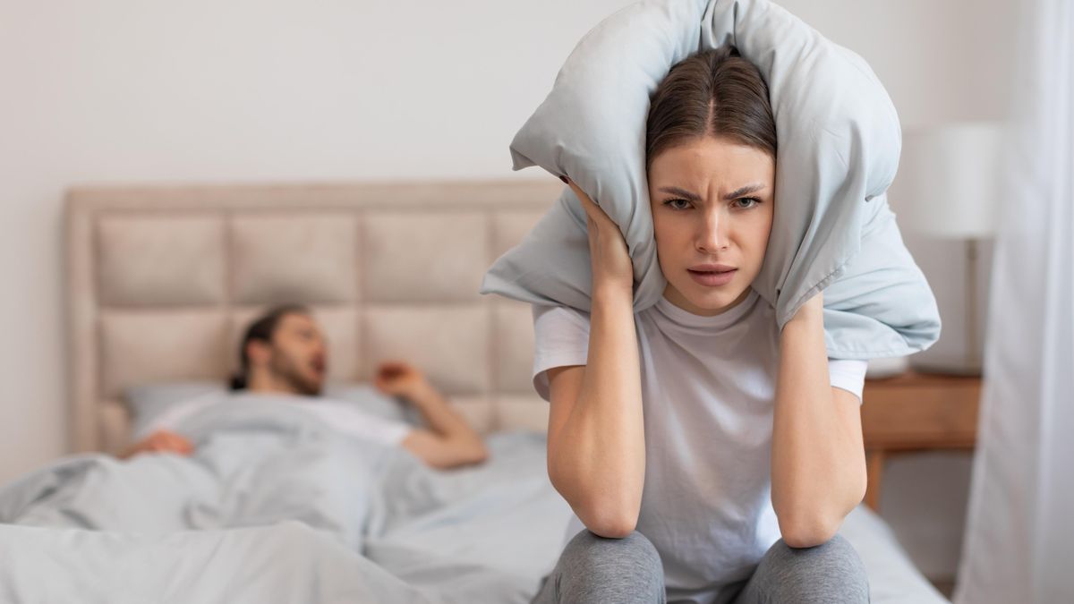 Chrápání může ohrozit nejen váš vztah, ale i zdraví. Odborník radí, co s tím