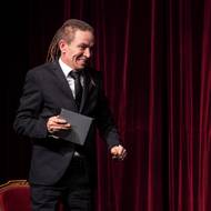 Na konci večera se ke slovu konečně dostal i Bartoš. „Okamura a Babiš mě k pultíku taky nepustí,“ stěžoval si.